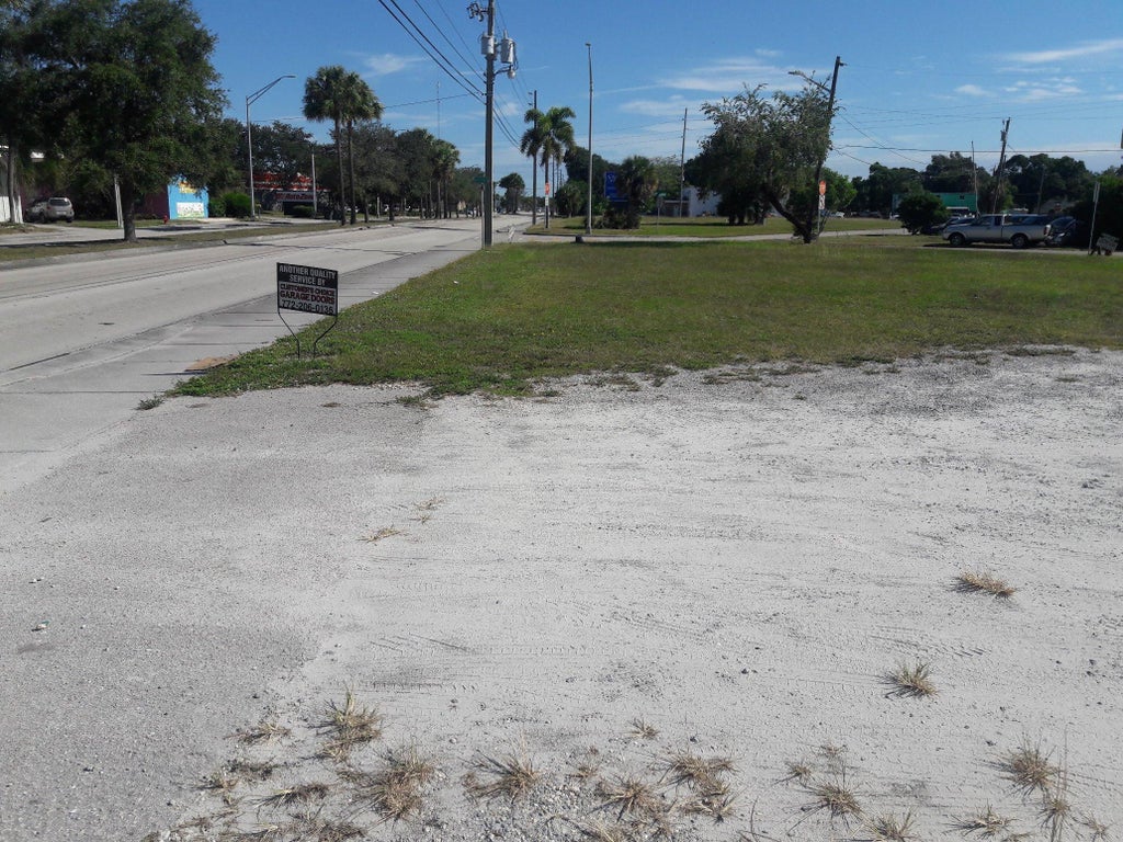 Photo of 2807 Okeechobee Road, Fort Pierce, FL (MLS # B26080583)