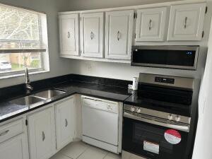 GOLDEN LAKES VILLAGE COND - Residential