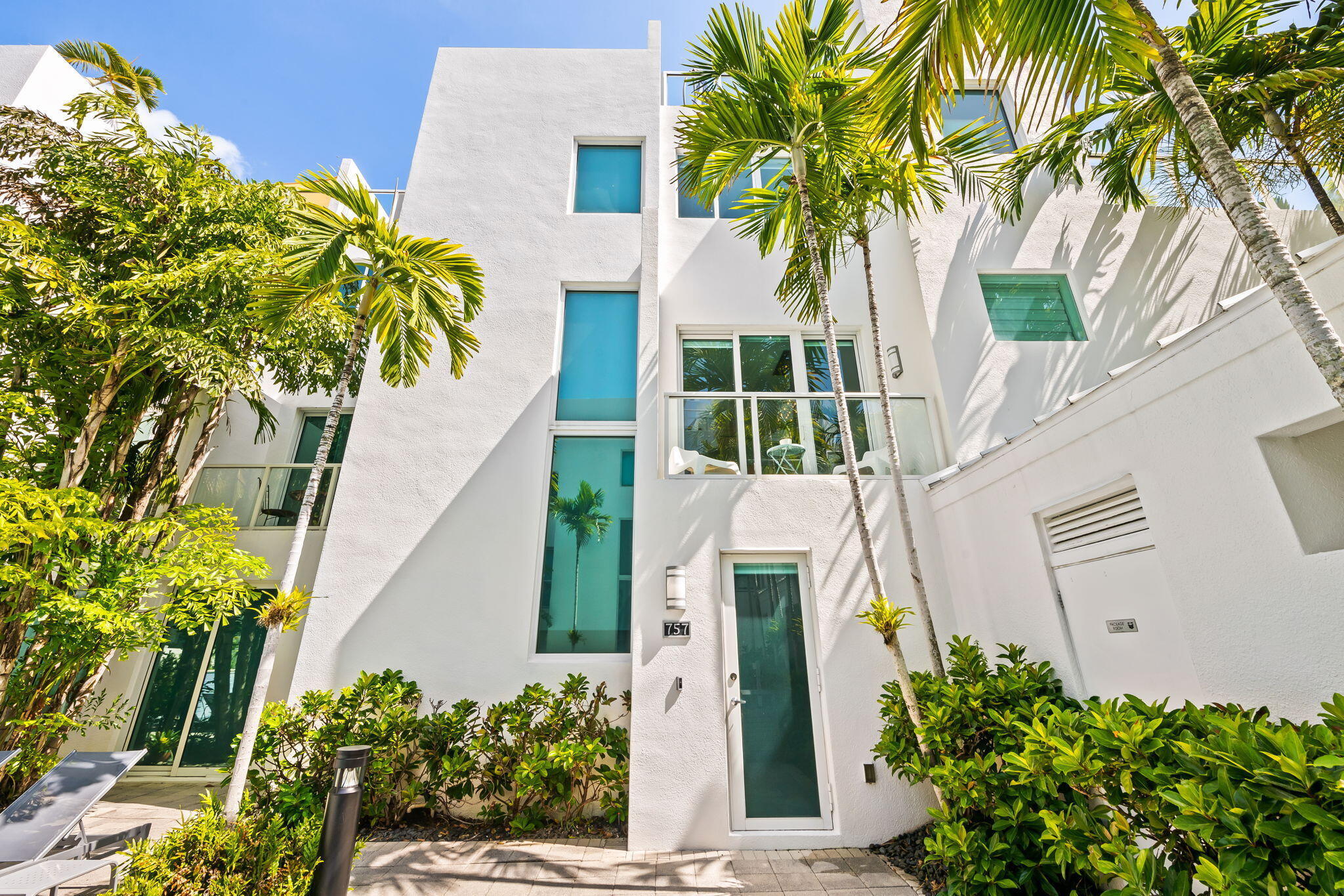 757 NE 4TH Avenue