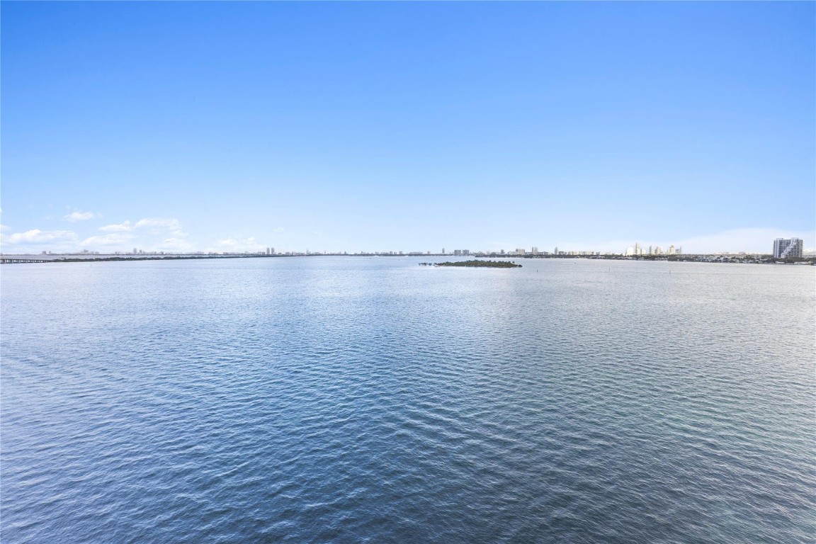 ARIA RESERVE - Residential Lease