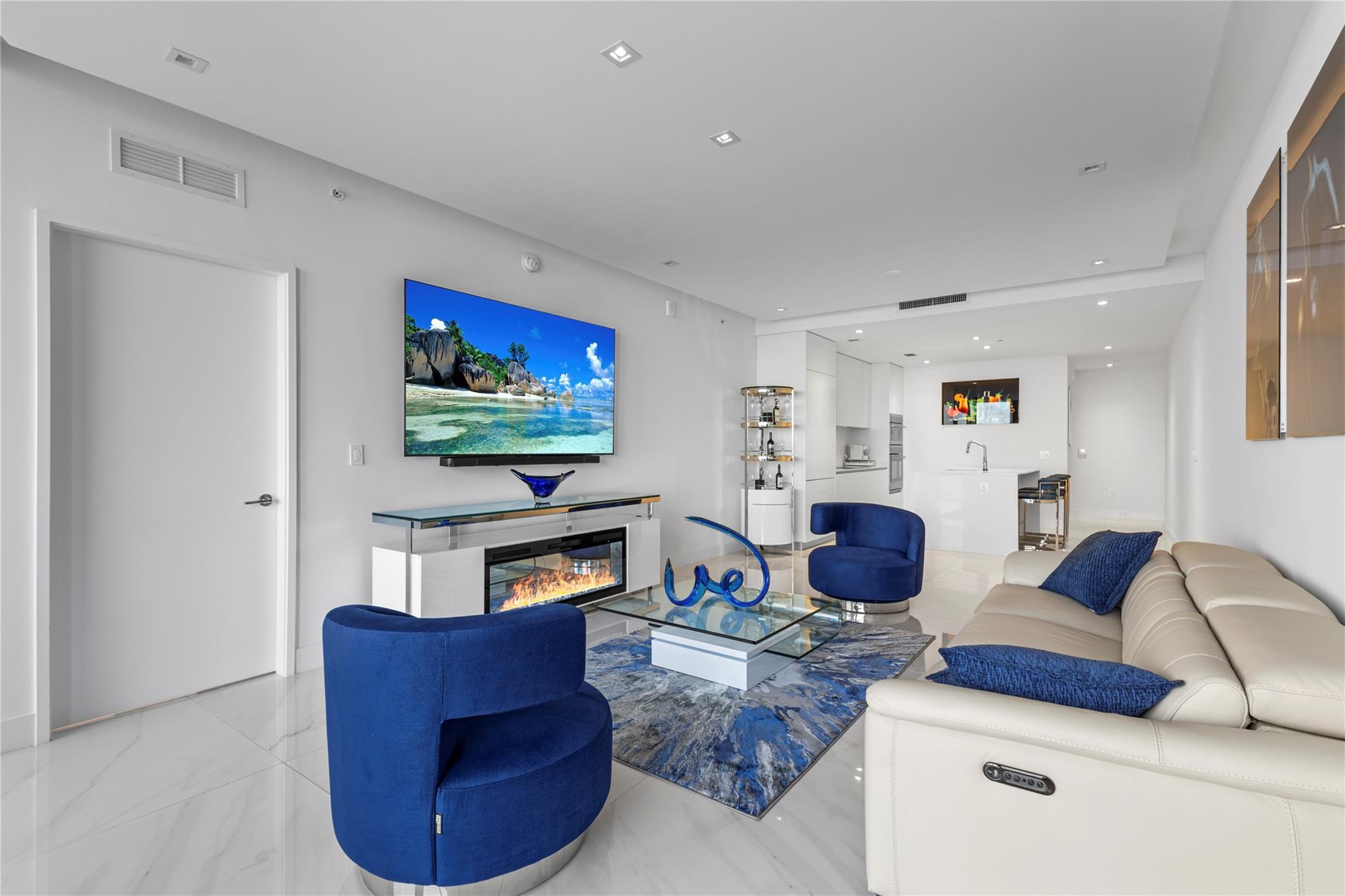 ARIA RESERVE - Residential Lease