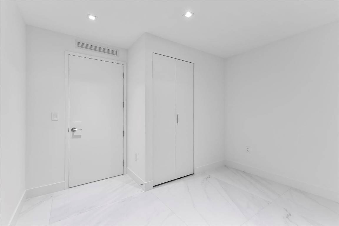 ARIA RESERVE - Residential Lease