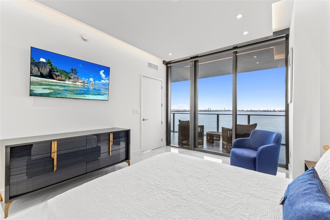 ARIA RESERVE - Residential Lease