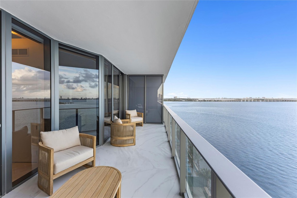 ARIA RESERVE - Residential Lease
