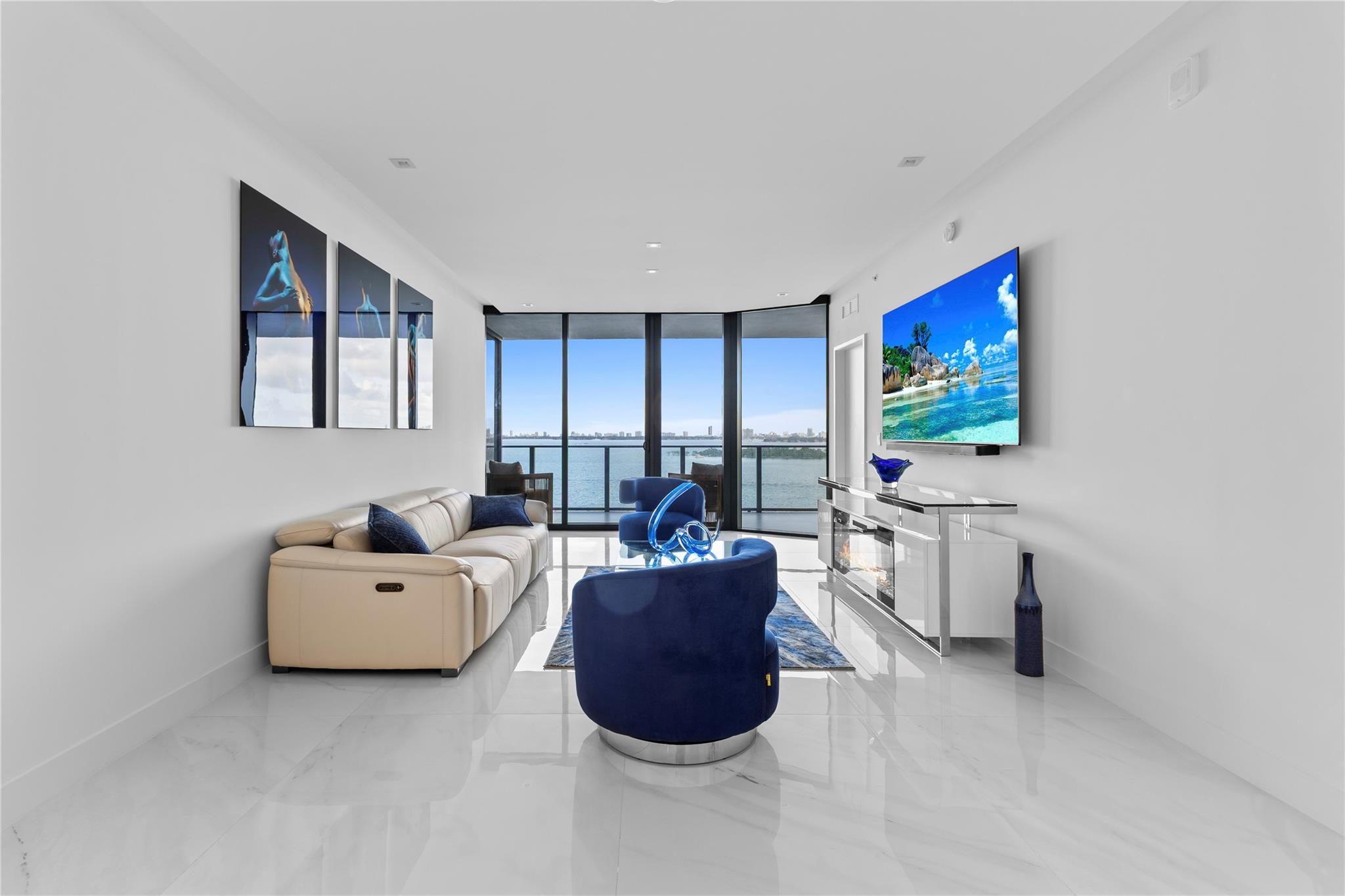 ARIA RESERVE - Residential Lease