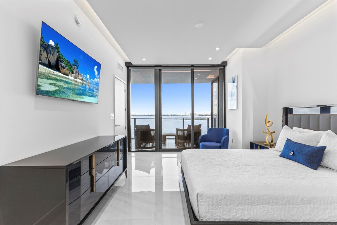 ARIA RESERVE - Residential Lease