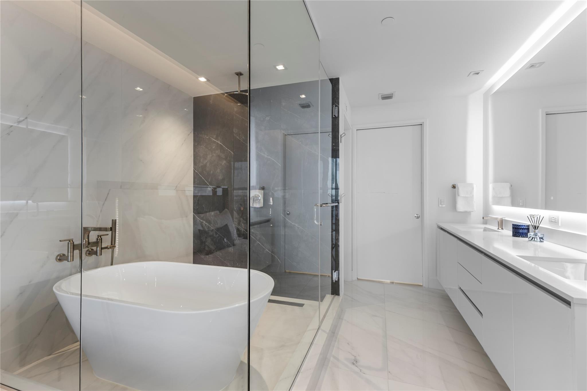 ARIA RESERVE - Residential Lease