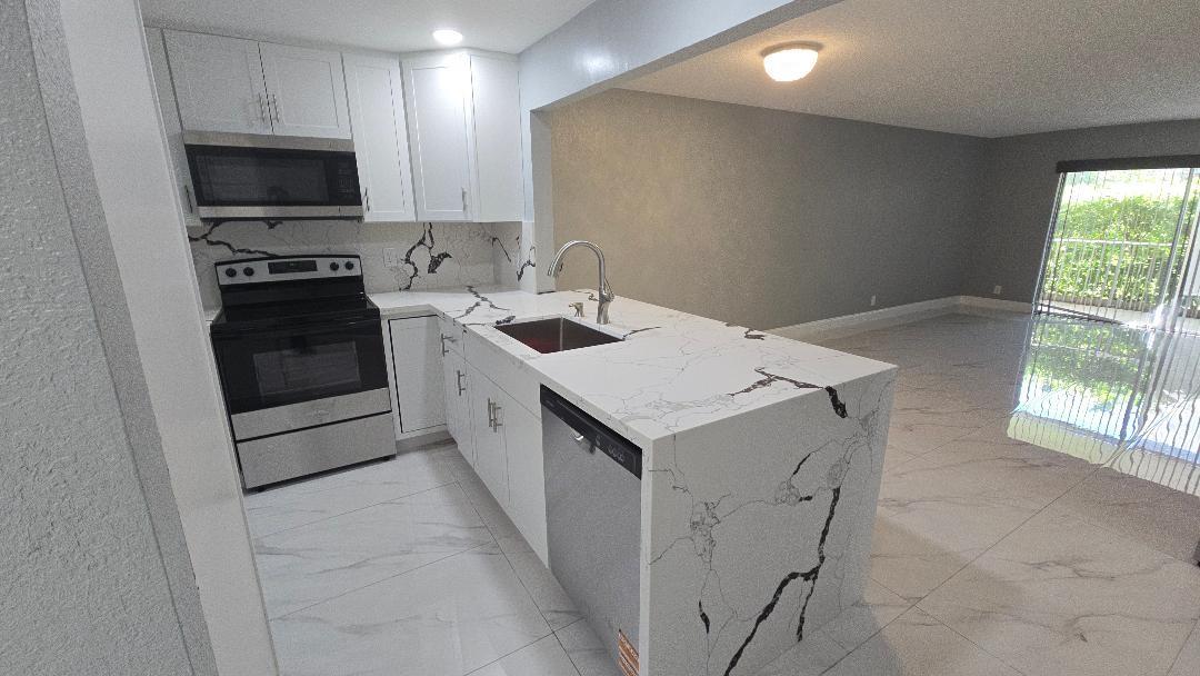 Foxwood Hollow At Coral S - Residential Lease