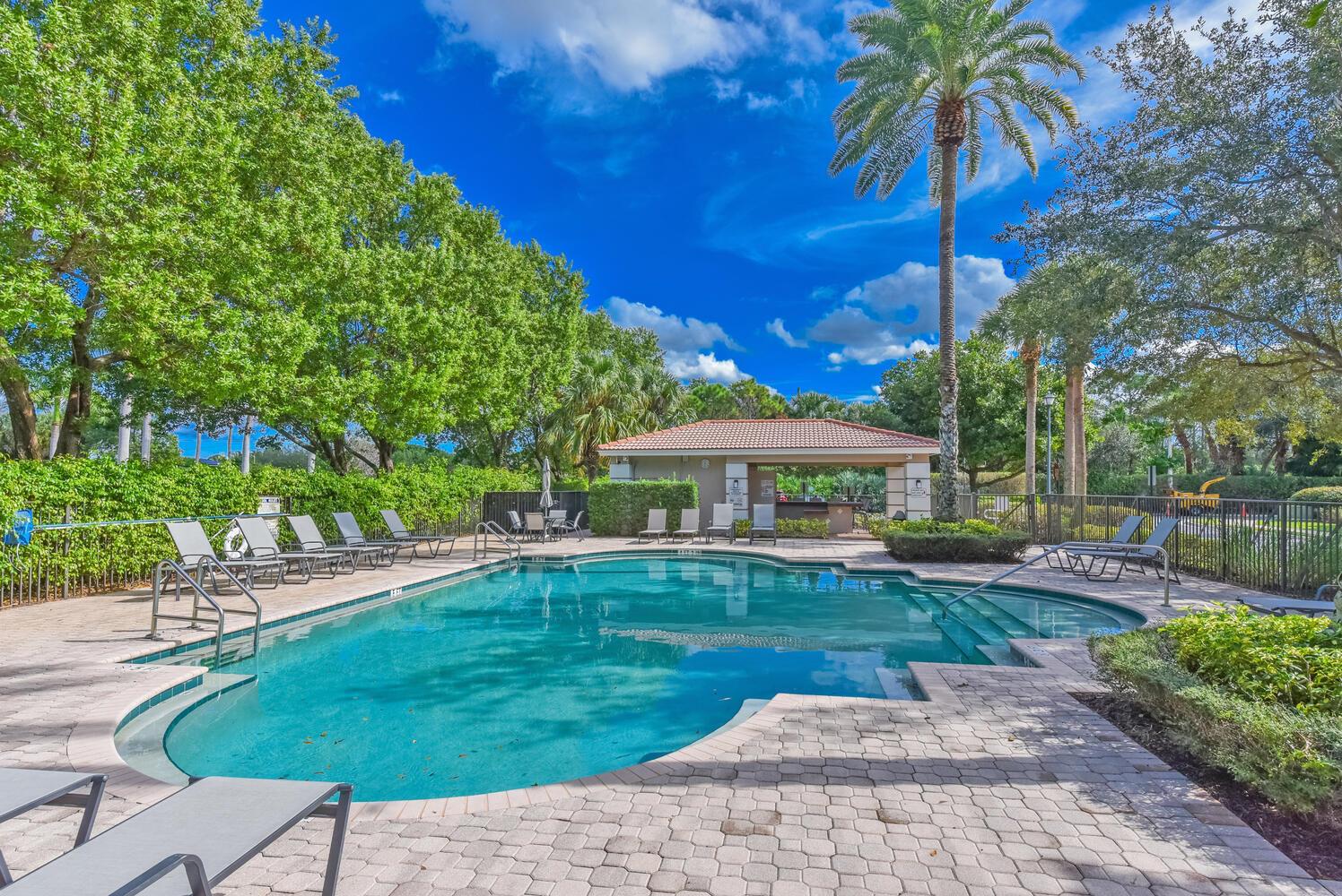 GRAMERCY SQUARE - Residential