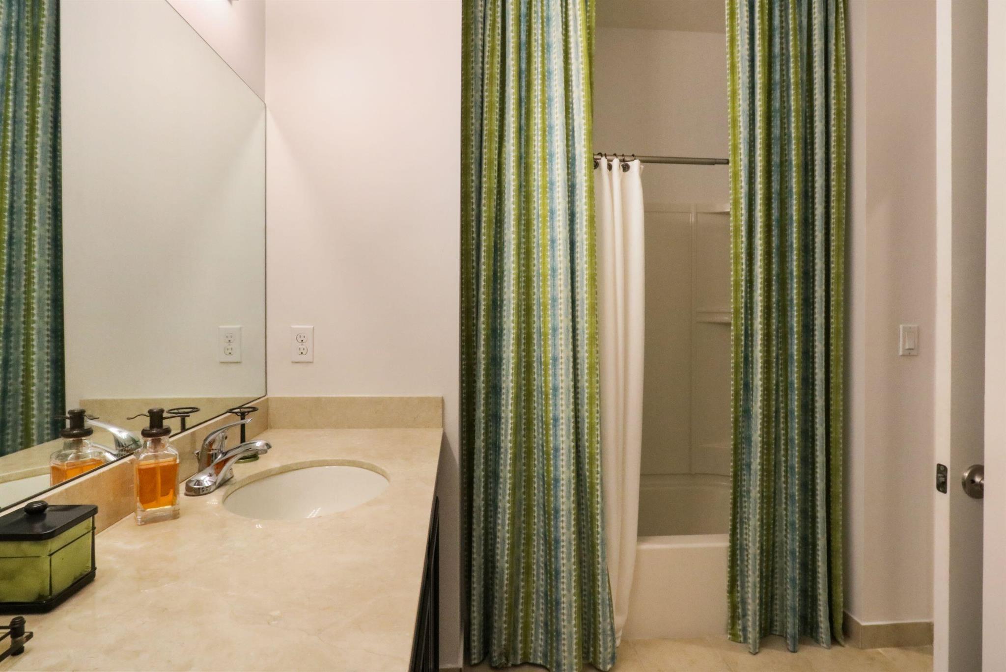 GRAMERCY SQUARE - Residential