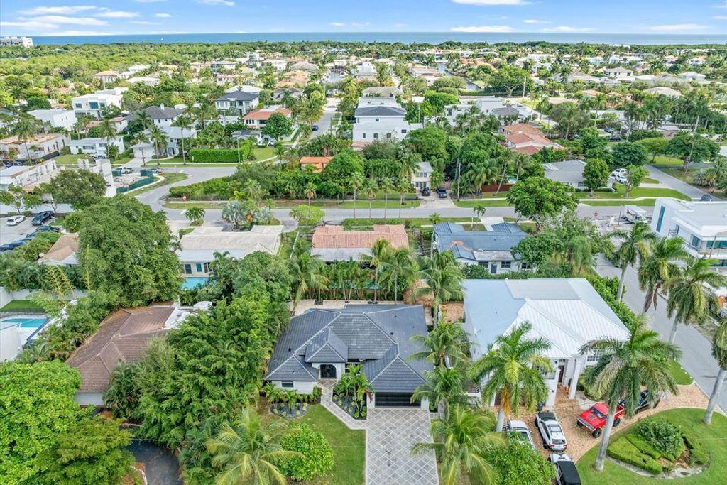 Photo of 1132 NE 3rd Avenue, Boca Raton, FL 33432 (MLS # R11147917)