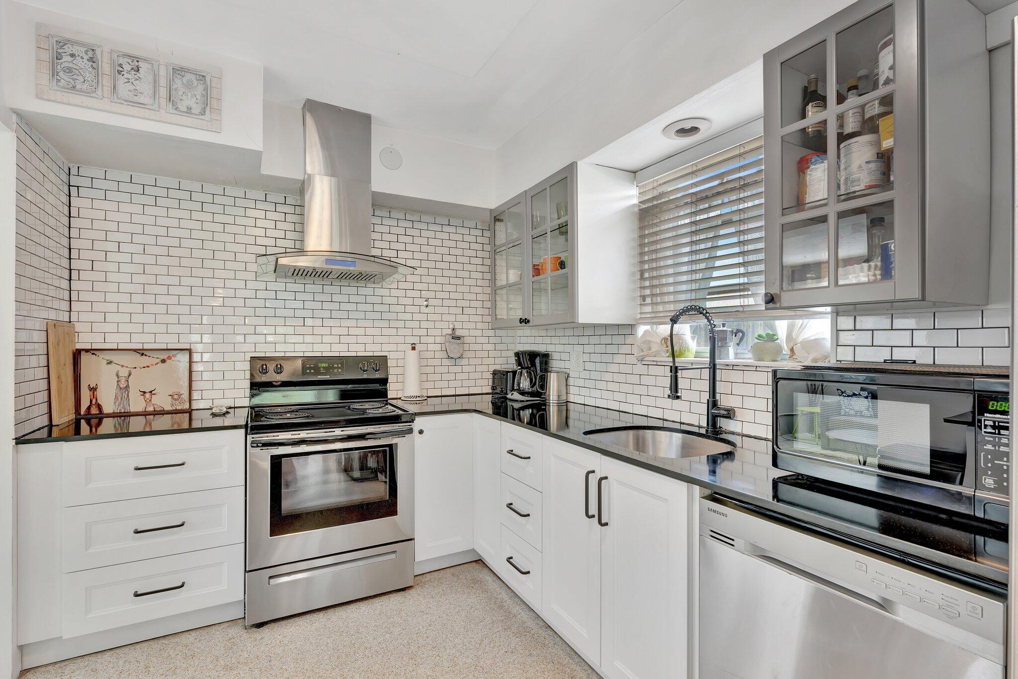 HOLLYWOOD LAKES SECTION - Residential