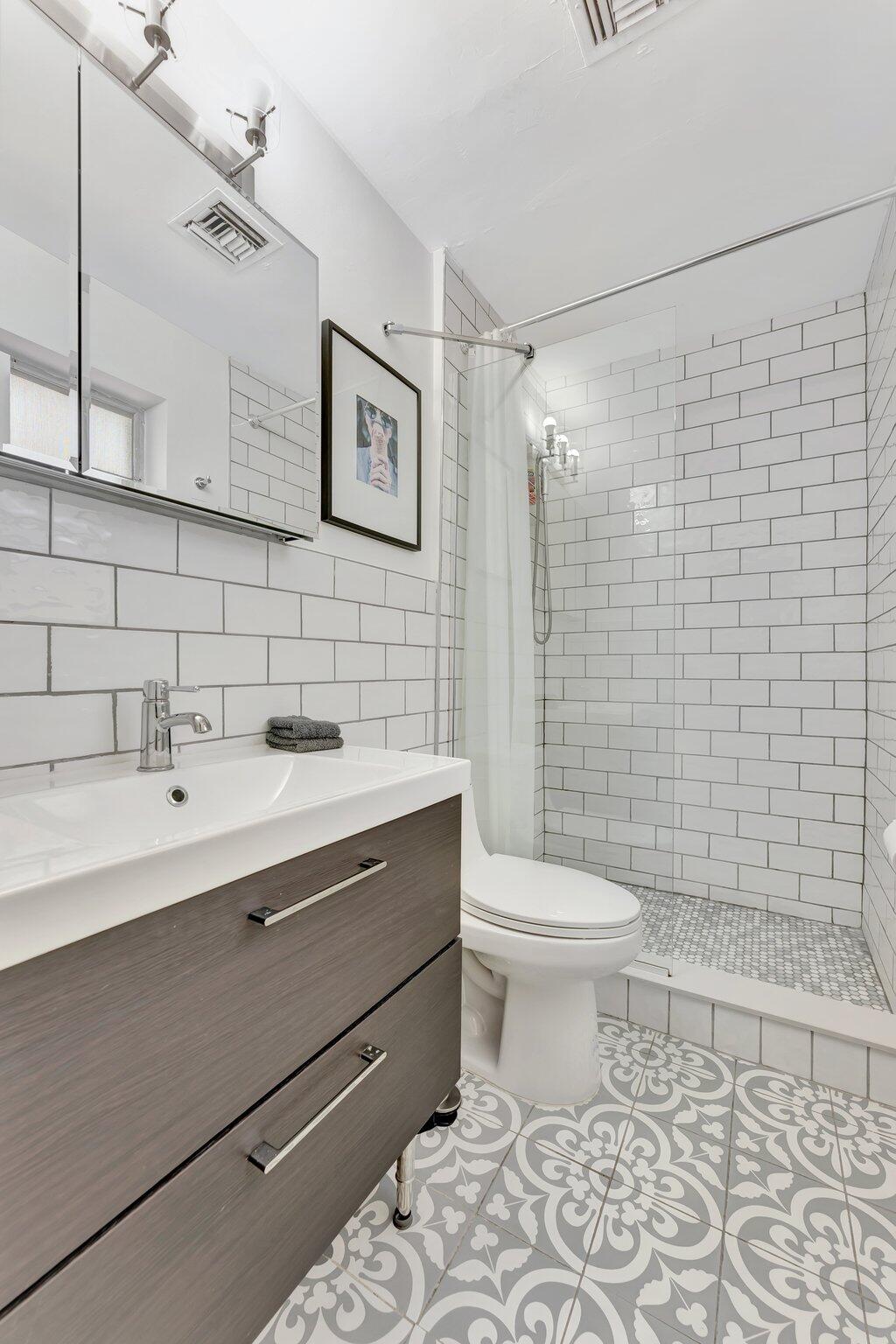 HOLLYWOOD LAKES SECTION - Residential