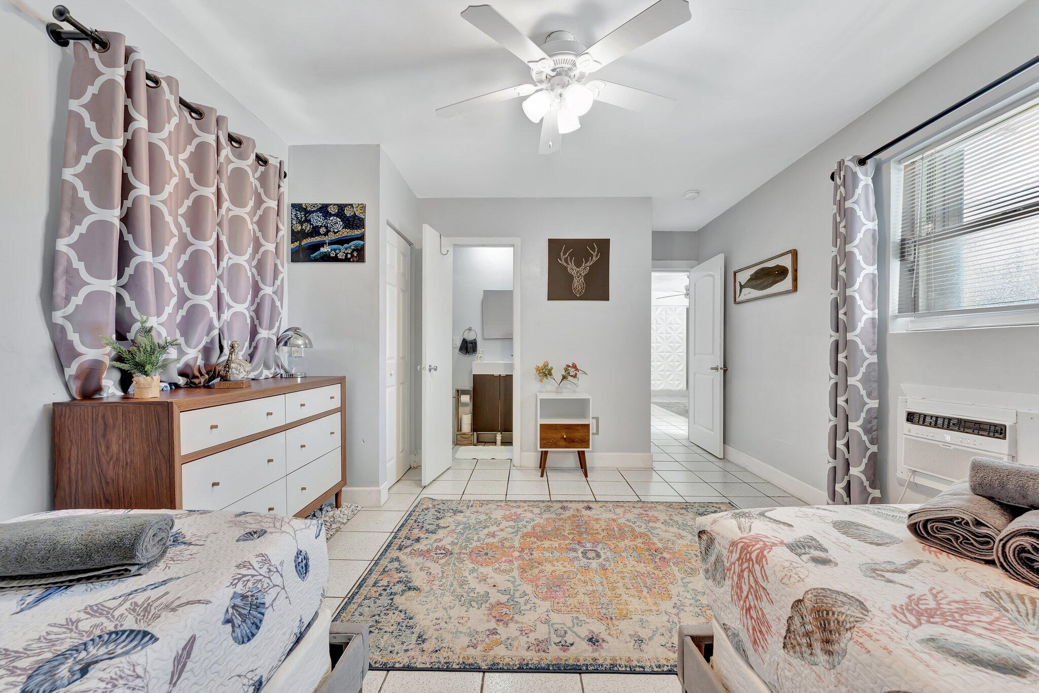 HOLLYWOOD LAKES SECTION - Residential