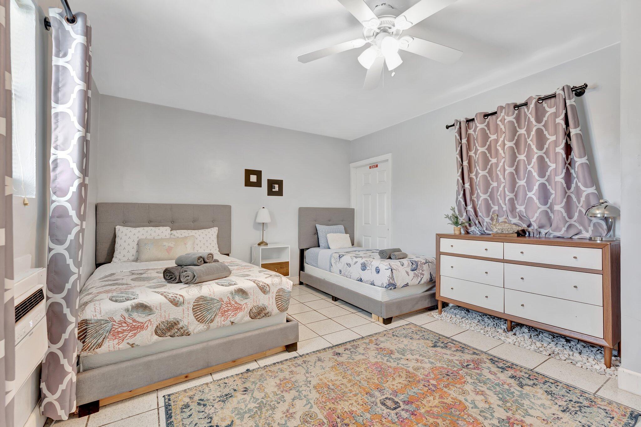 HOLLYWOOD LAKES SECTION - Residential