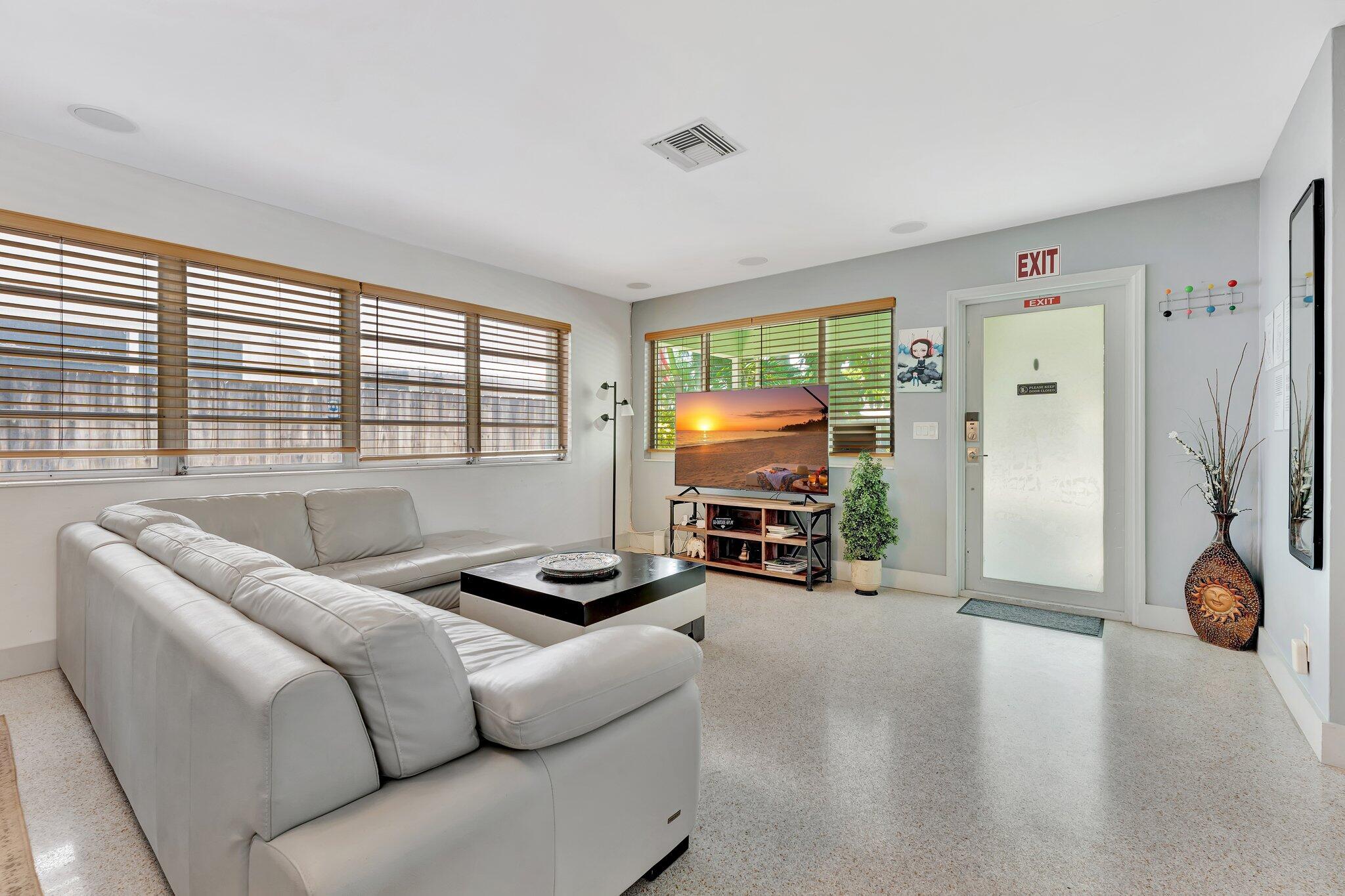 HOLLYWOOD LAKES SECTION - Residential