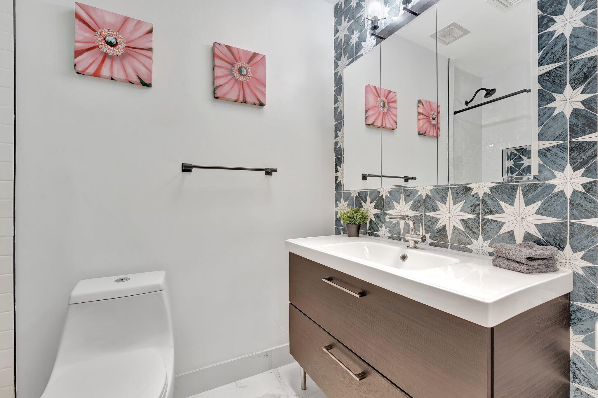 HOLLYWOOD LAKES SECTION - Residential