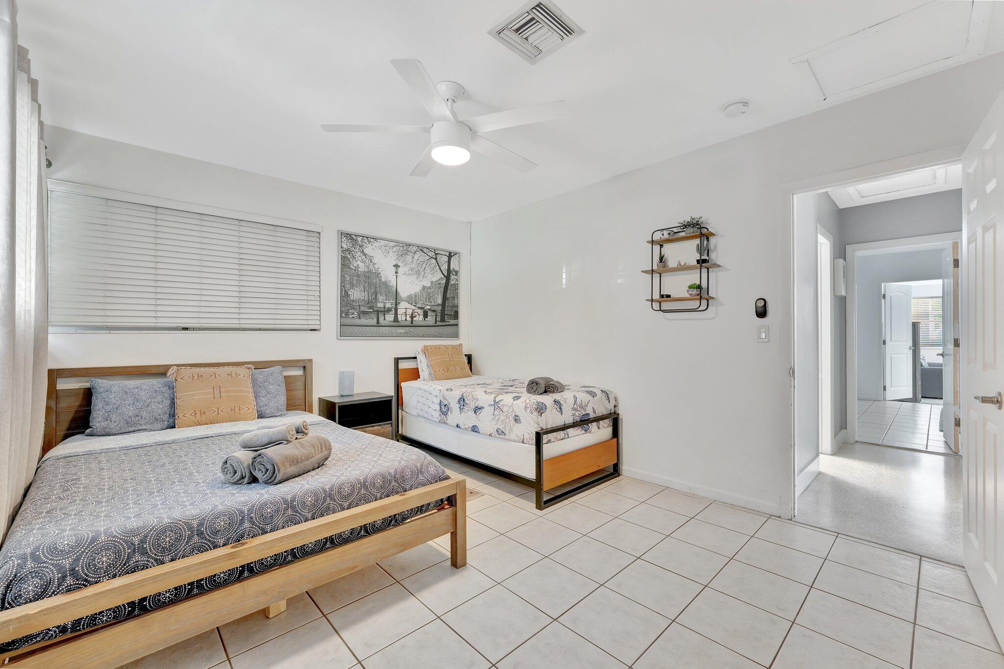 HOLLYWOOD LAKES SECTION - Residential