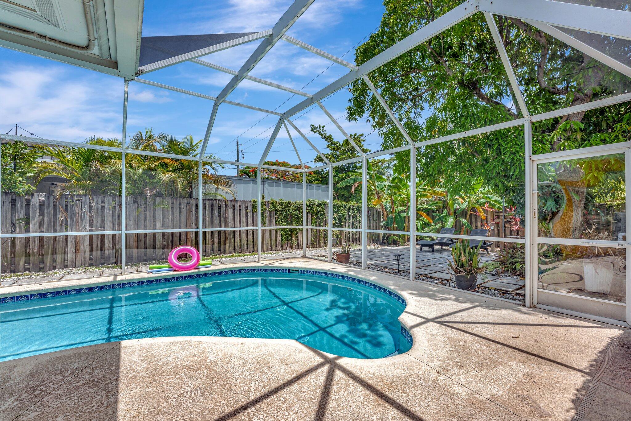 HOLLYWOOD LAKES SECTION - Residential