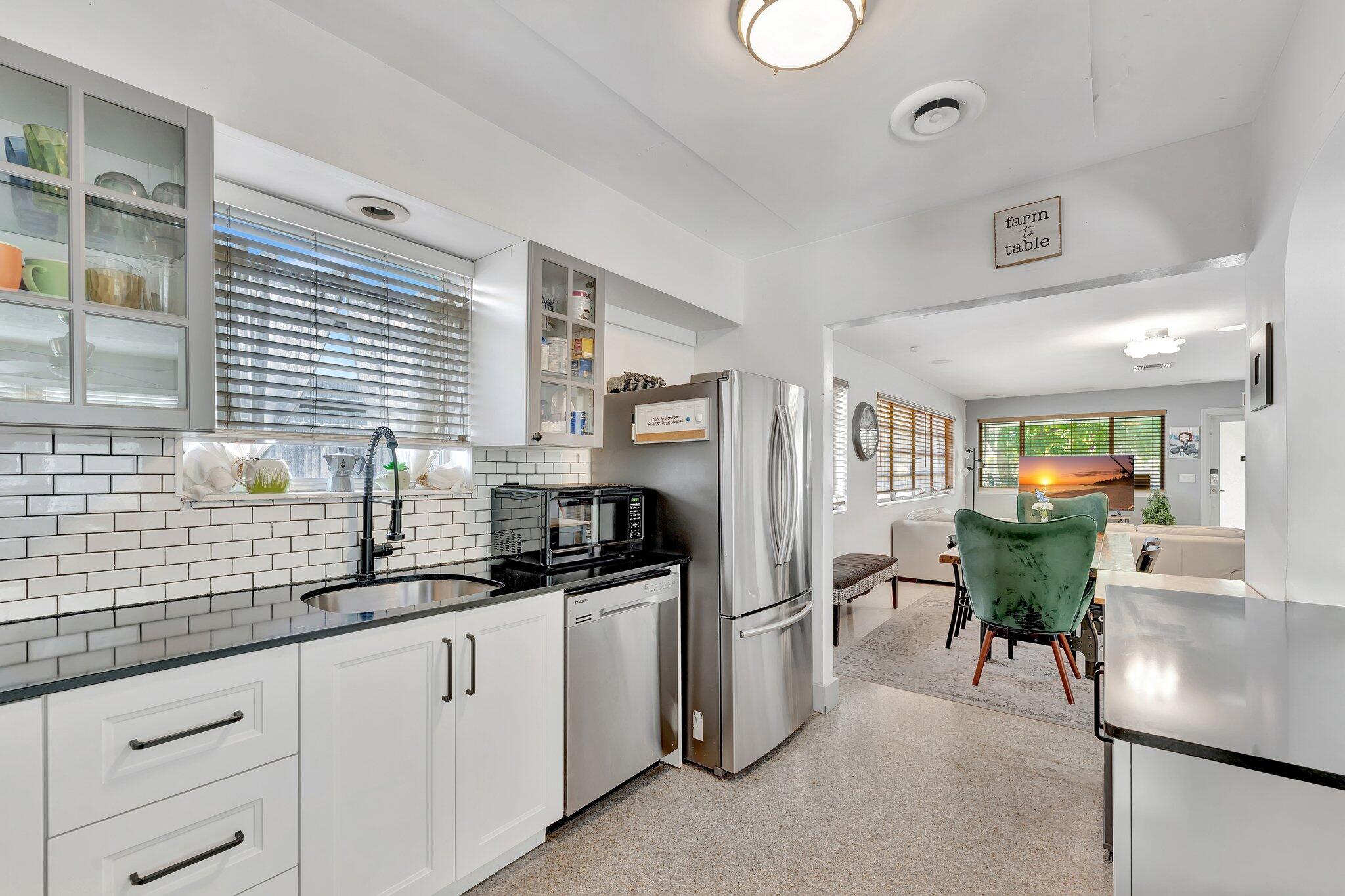 HOLLYWOOD LAKES SECTION - Residential