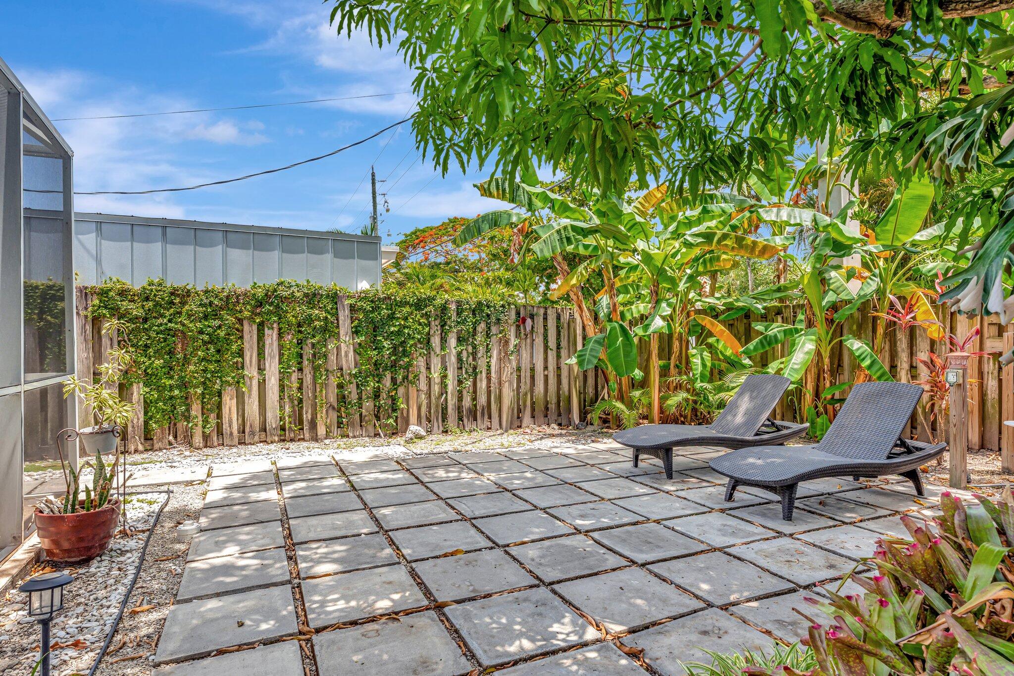 HOLLYWOOD LAKES SECTION - Residential