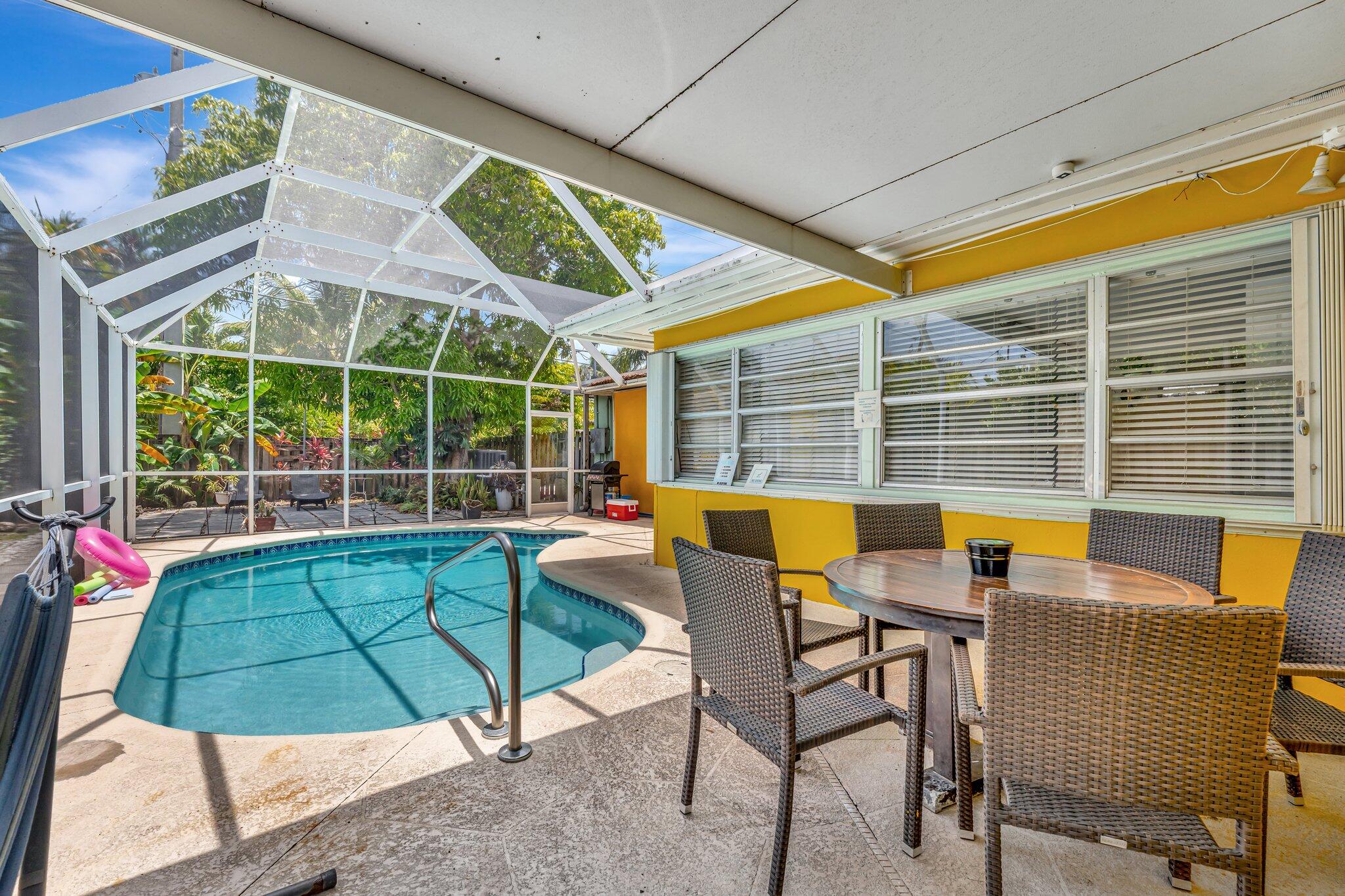 HOLLYWOOD LAKES SECTION - Residential