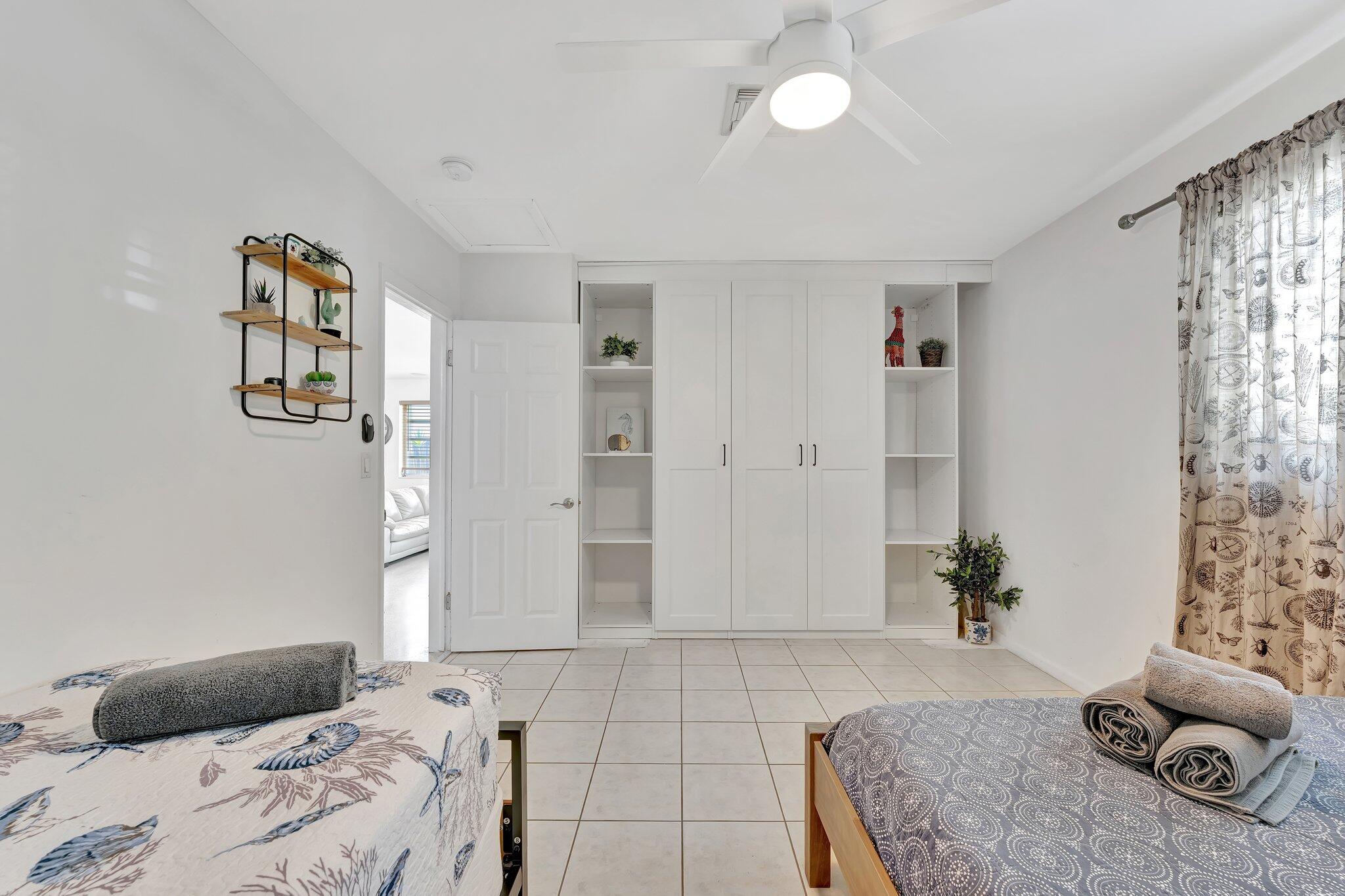 HOLLYWOOD LAKES SECTION - Residential