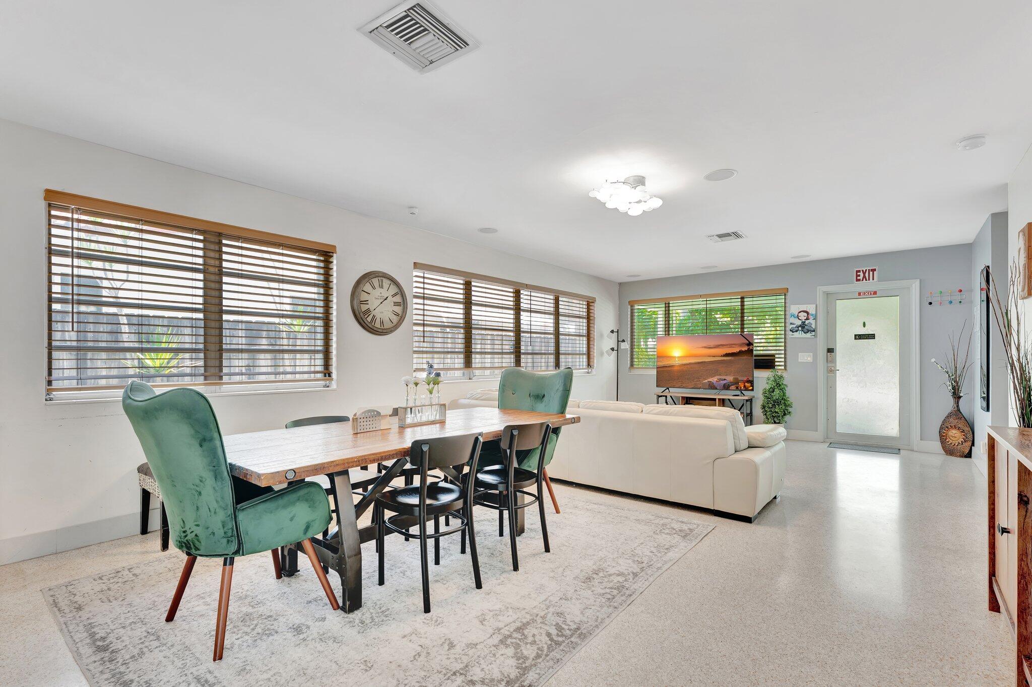 HOLLYWOOD LAKES SECTION - Residential