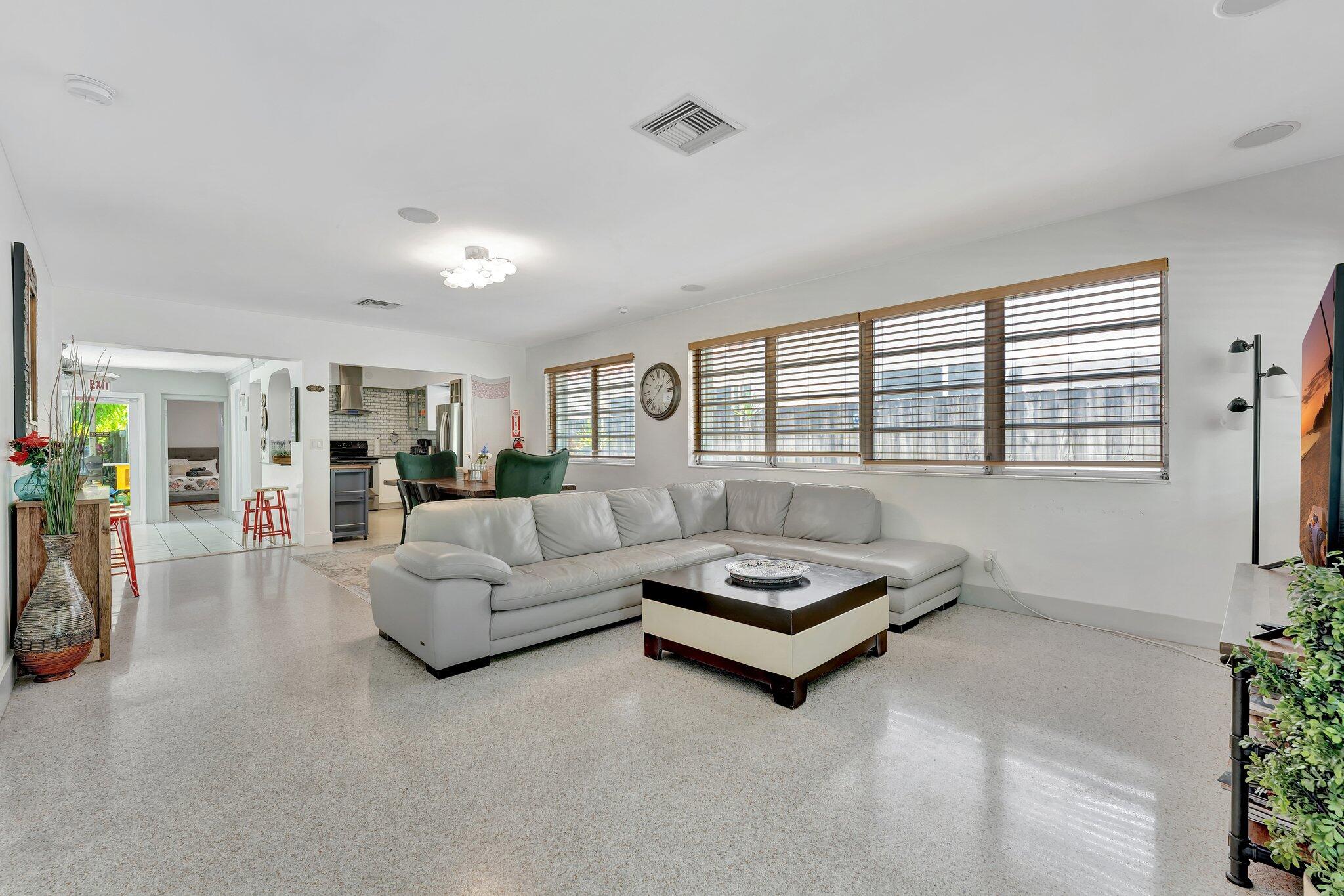 HOLLYWOOD LAKES SECTION - Residential