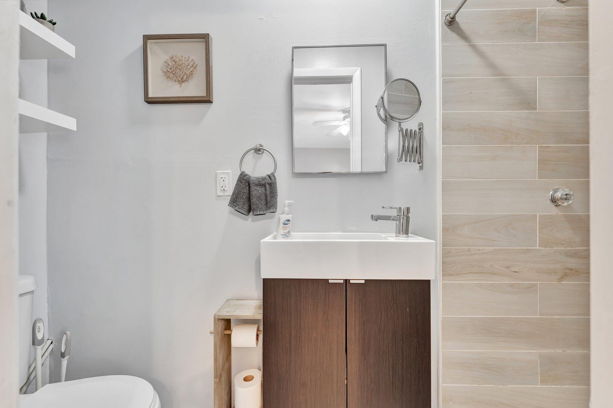 HOLLYWOOD LAKES SECTION - Residential