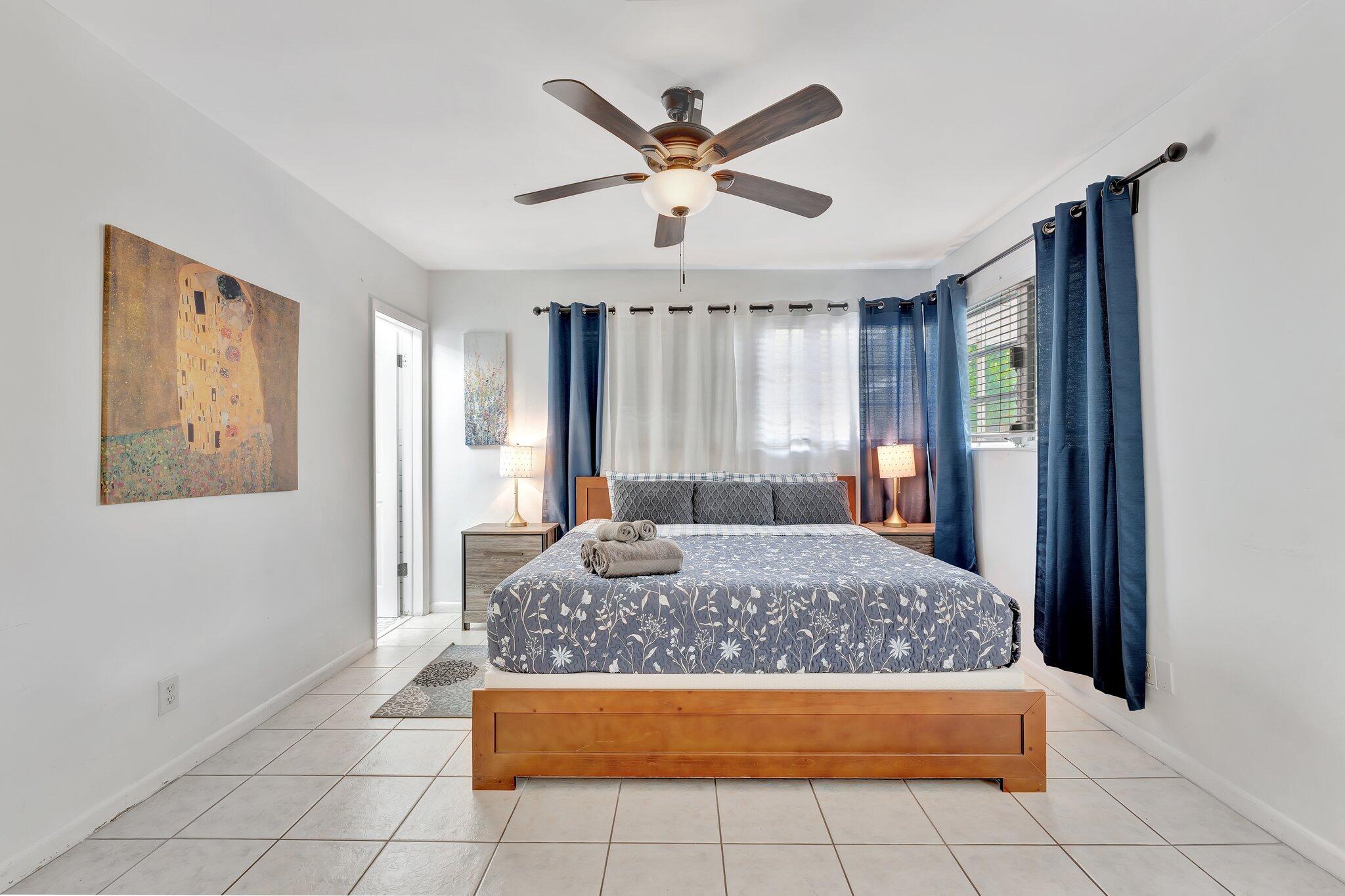 HOLLYWOOD LAKES SECTION - Residential