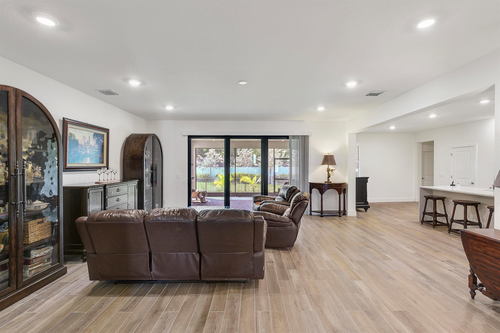 THE OAKS - Residential