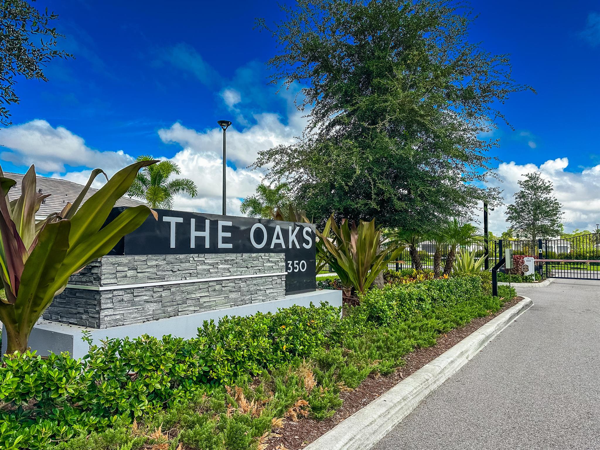 THE OAKS - Residential