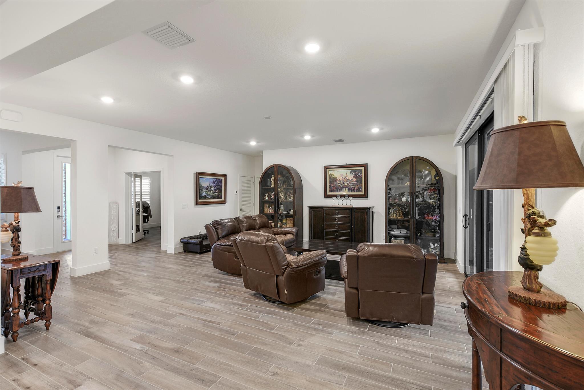 THE OAKS - Residential