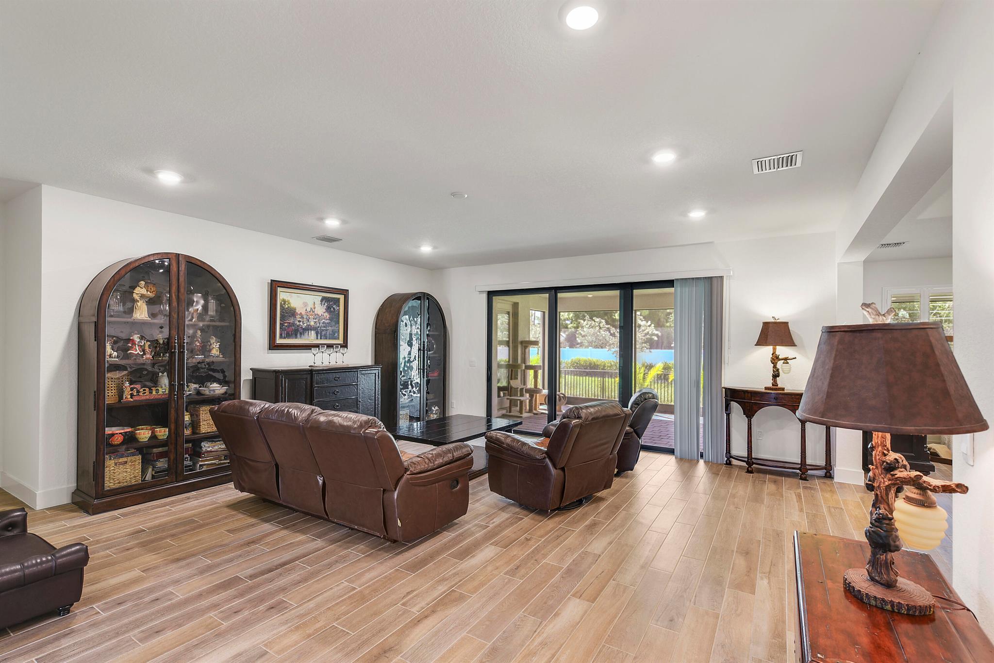 THE OAKS - Residential