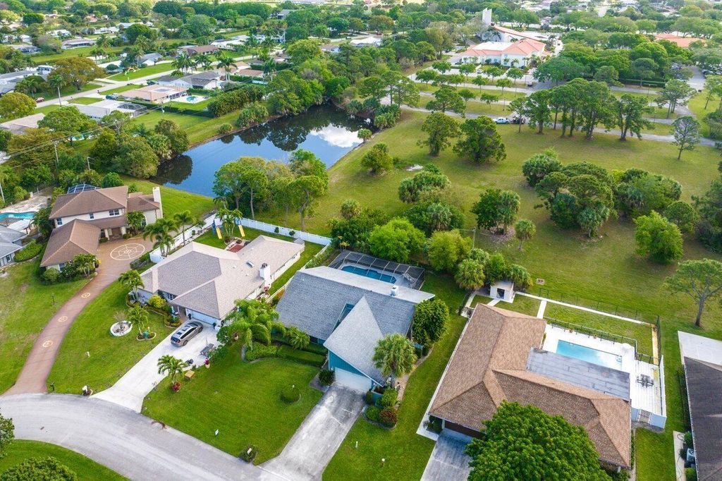 Photo of 9034 Gardens Glen Circle, Palm Beach Gardens, FL 33418 (MLS # R10968695)