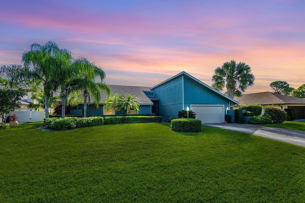 Photo of 9034 Gardens Glen Circle, Palm Beach Gardens, FL 33418 (MLS # R10968695)