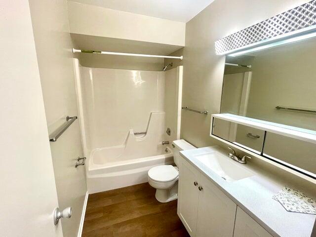 VISTA DEL LAGO CONDO - Residential Lease