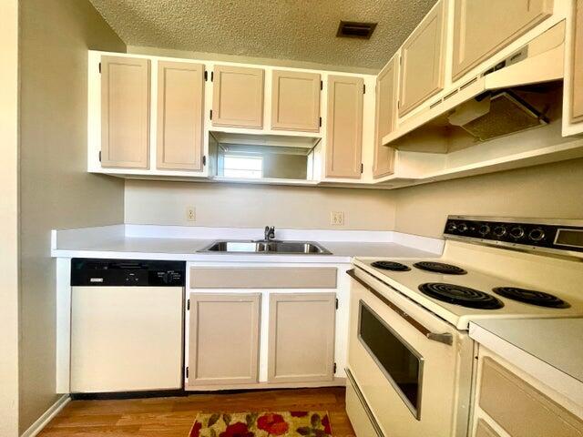 VISTA DEL LAGO CONDO - Residential Lease