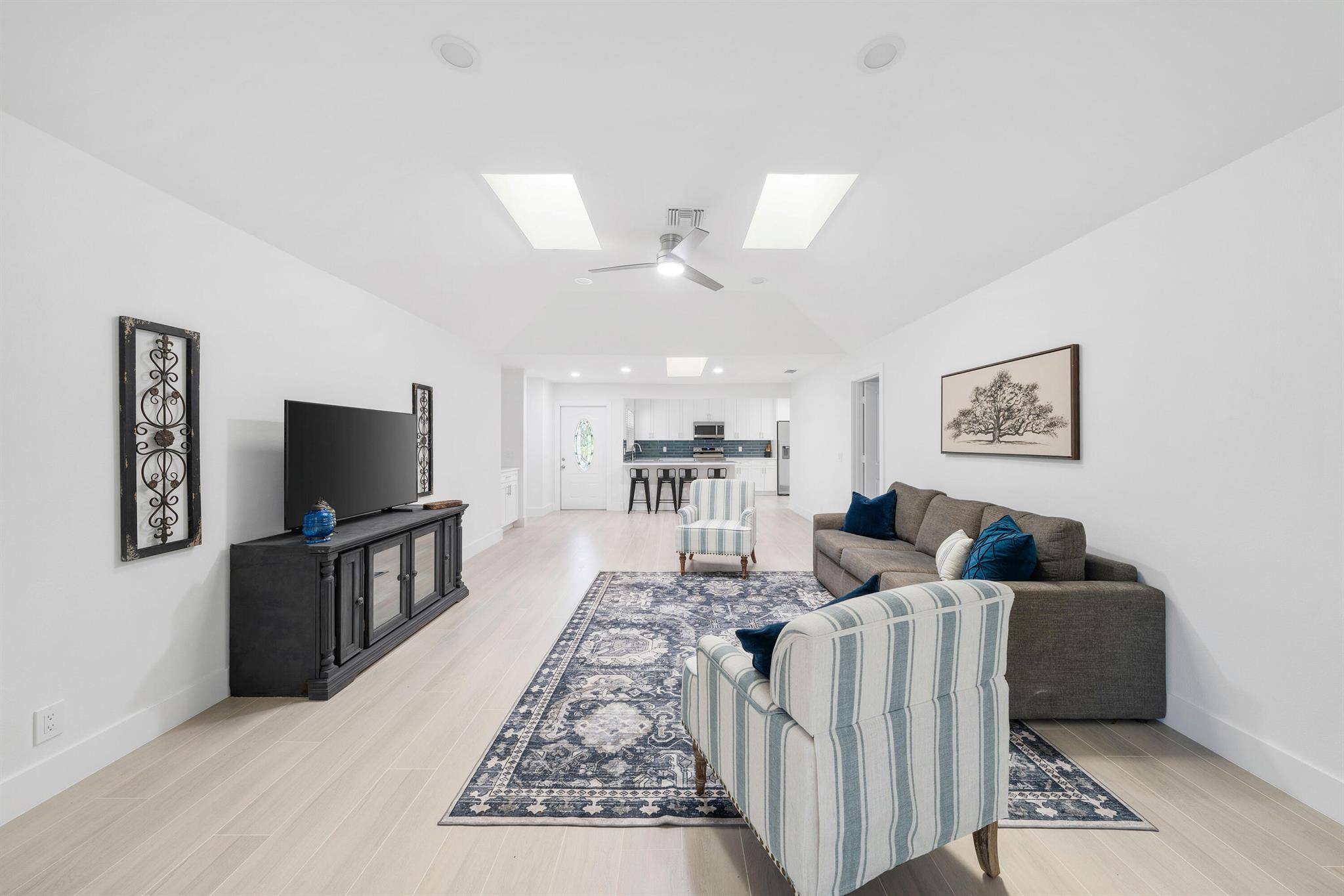 EASTPOINTE COUNTRY CLUB 8 - Residential Lease