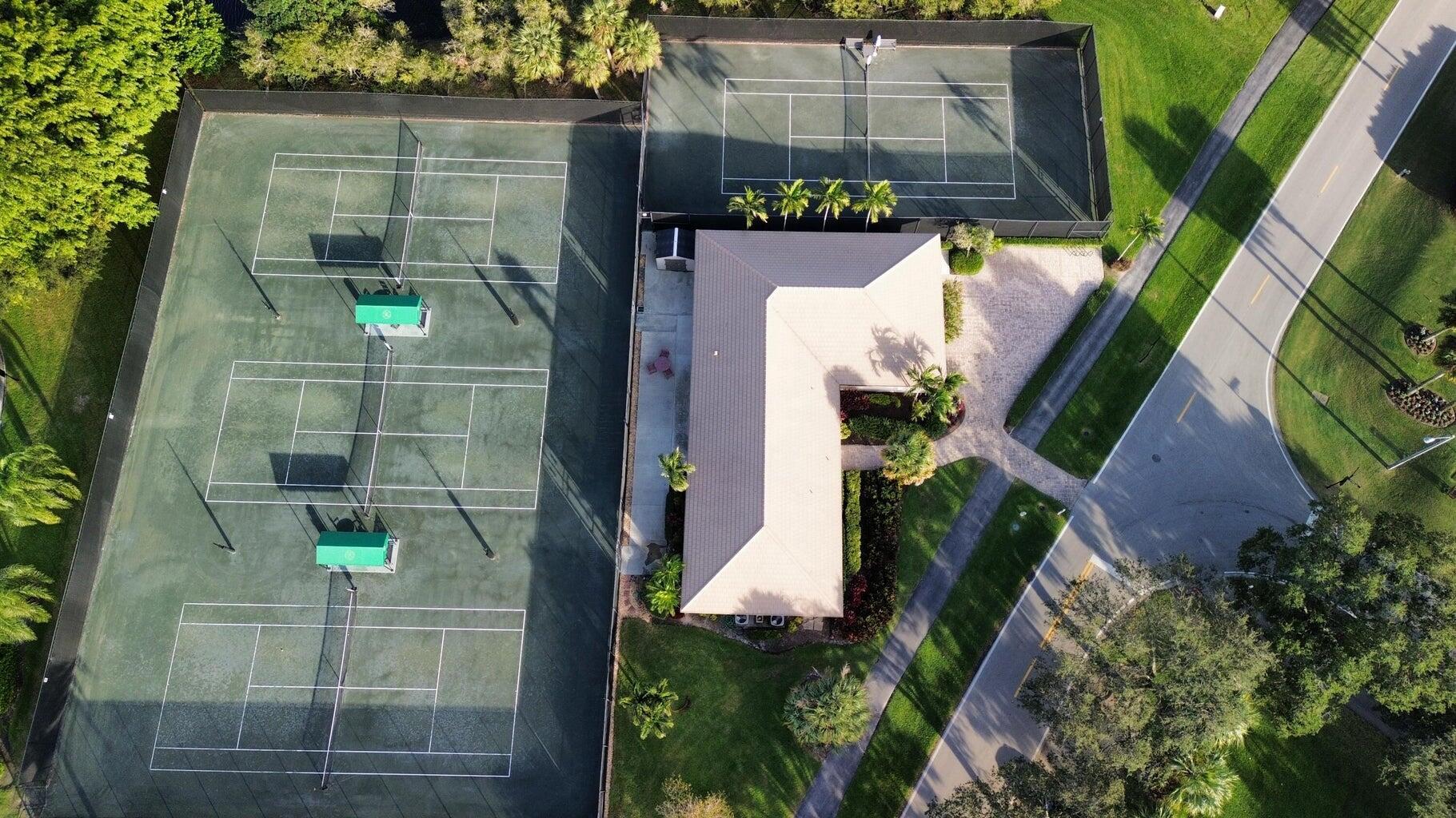 EASTPOINTE COUNTRY CLUB 8 - Residential Lease