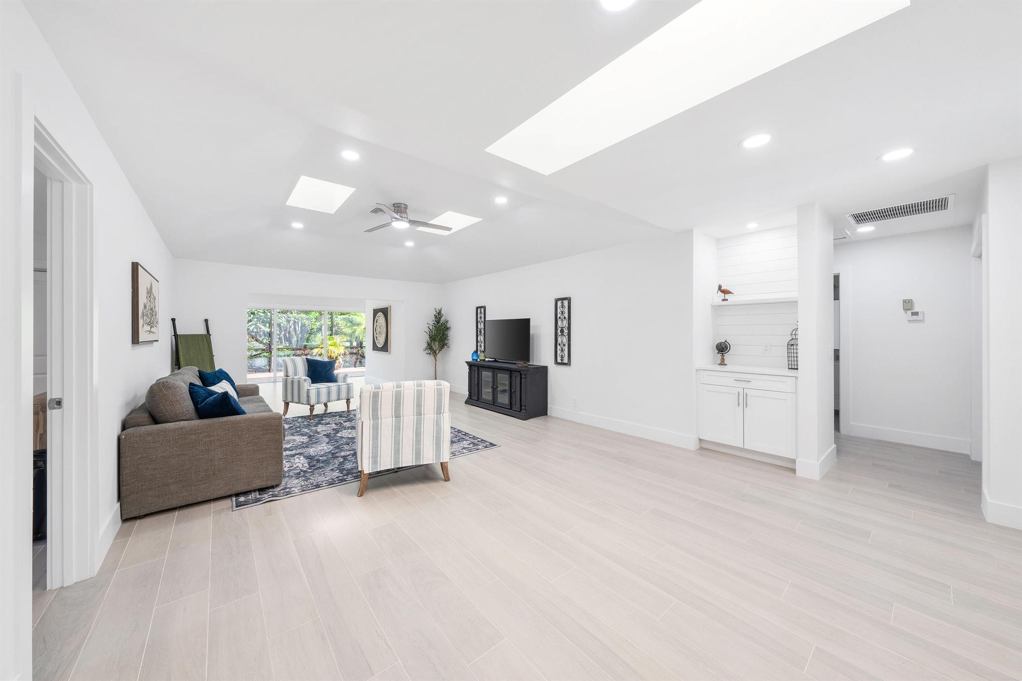 EASTPOINTE COUNTRY CLUB 8 - Residential Lease