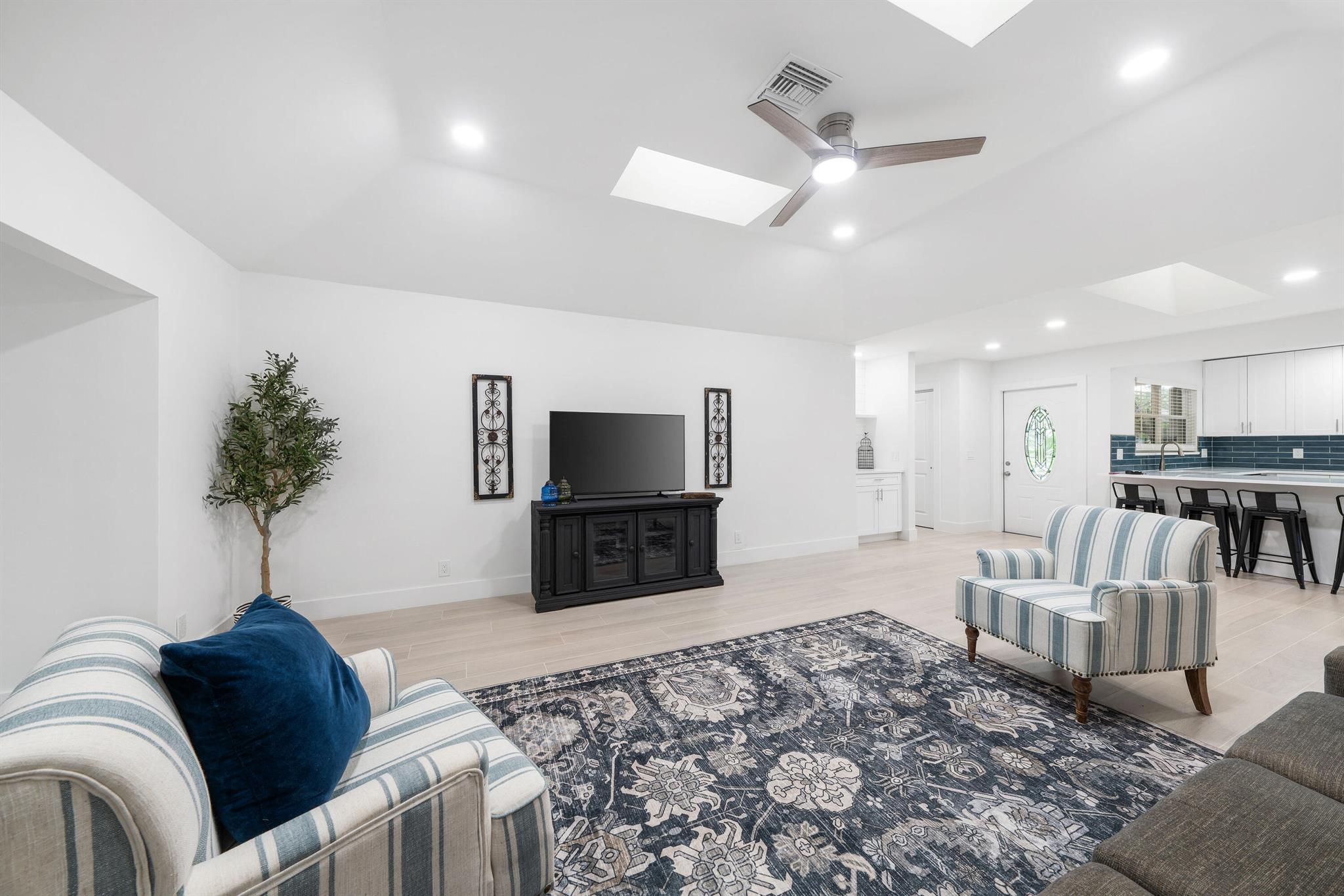 EASTPOINTE COUNTRY CLUB 8 - Residential Lease