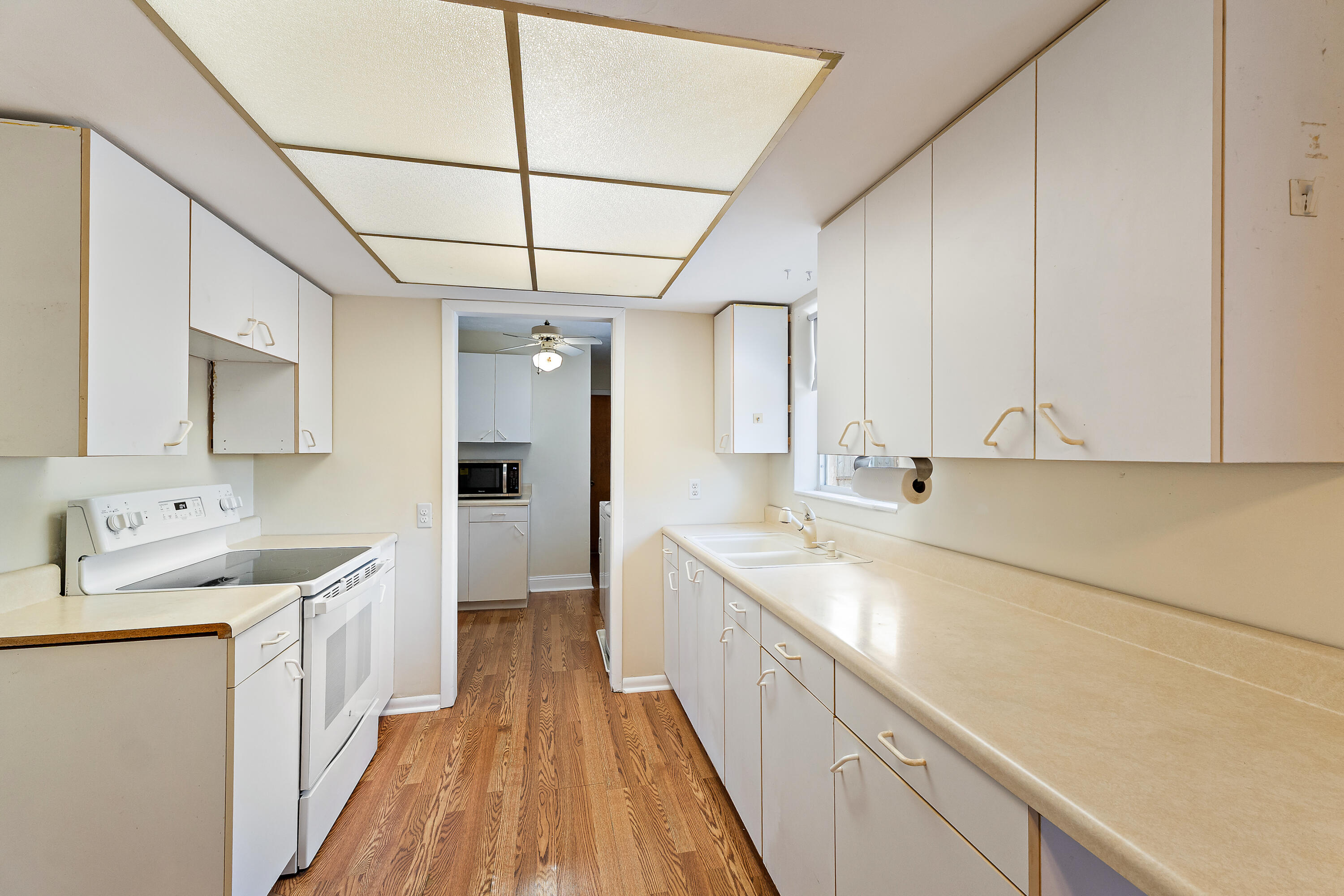 EASTVIEW MANOR - Residential