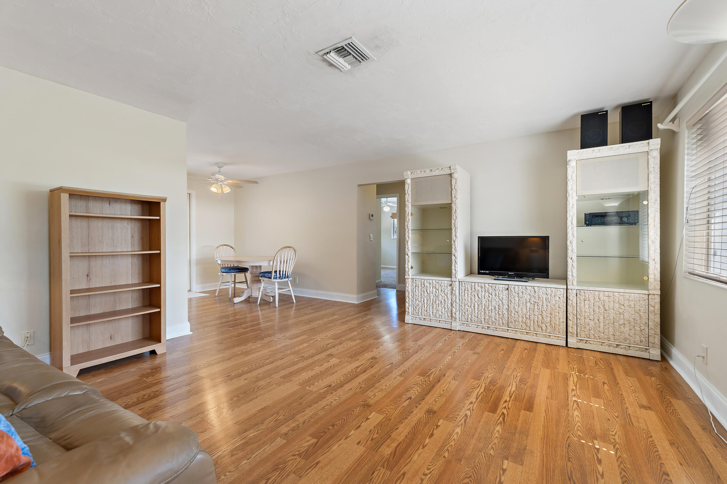 EASTVIEW MANOR - Residential