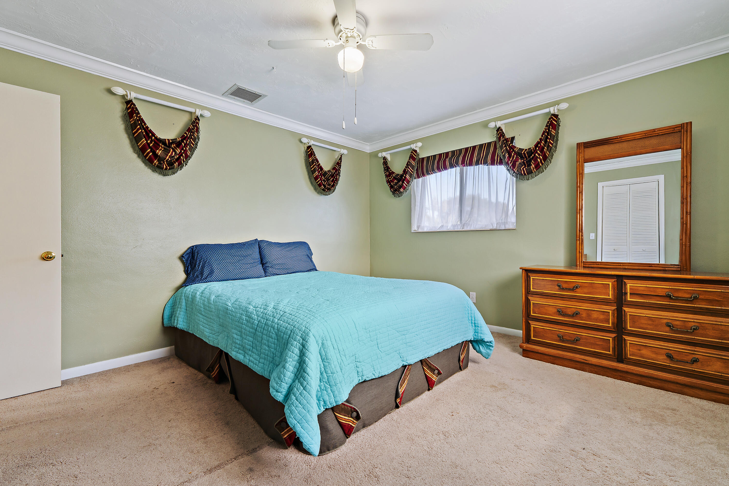 EASTVIEW MANOR - Residential