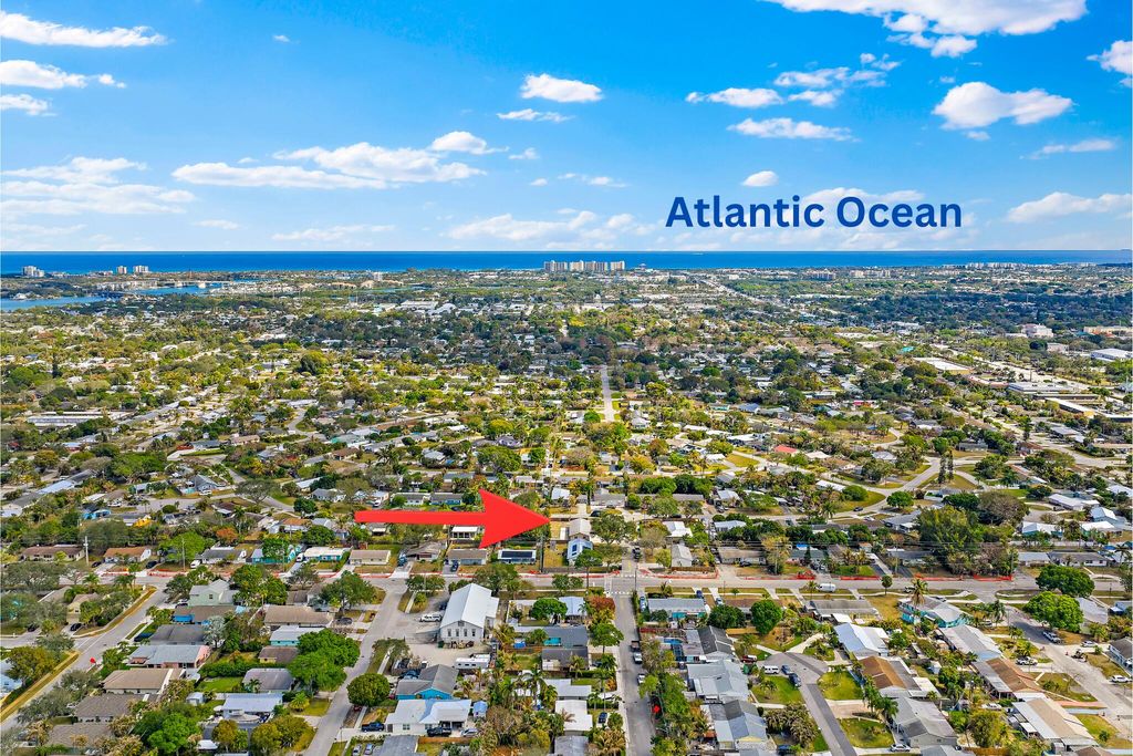 Photo of 815 W Laird Drive, Jupiter, FL 33458 (MLS # R11167287)