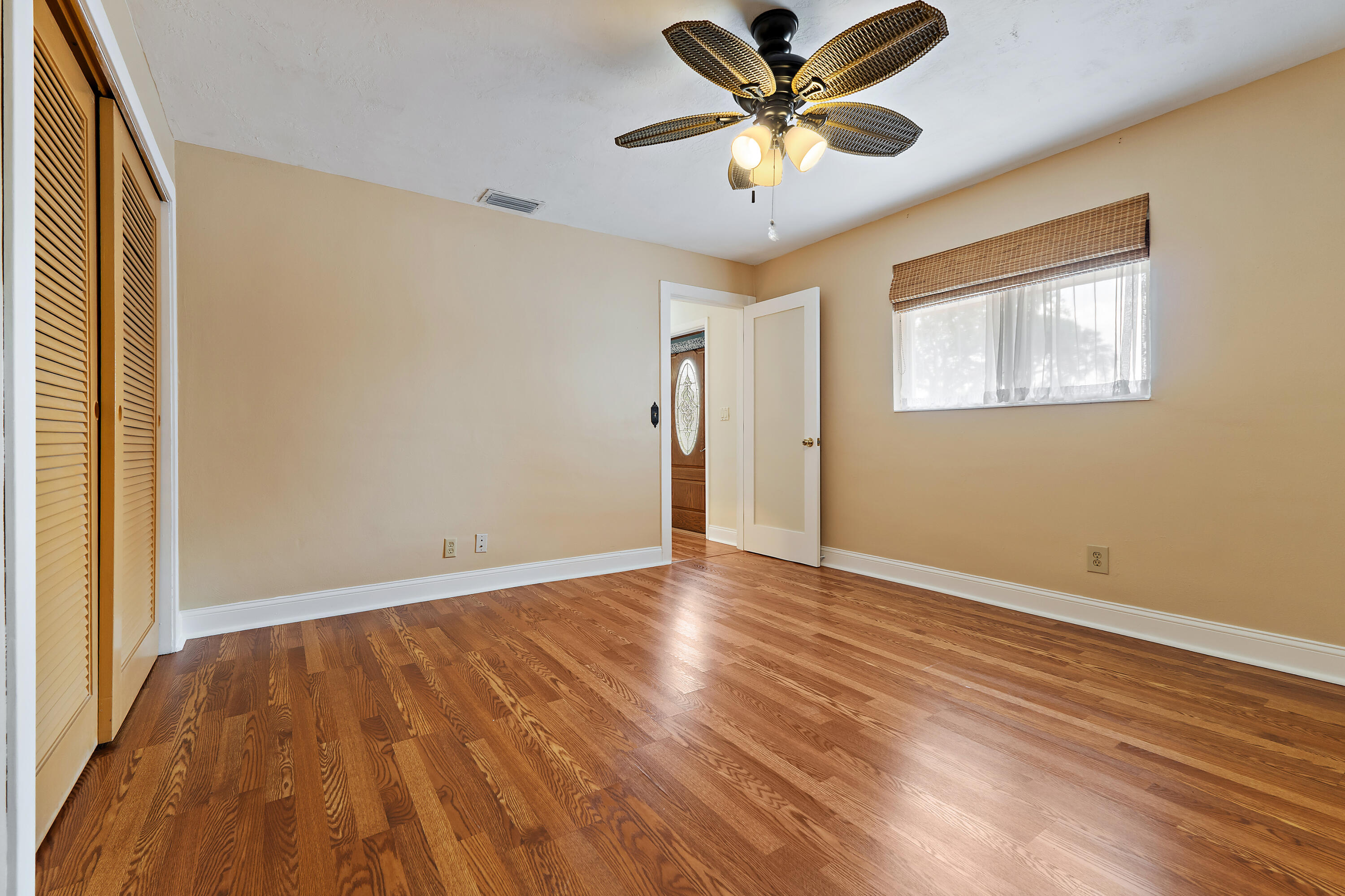 EASTVIEW MANOR - Residential