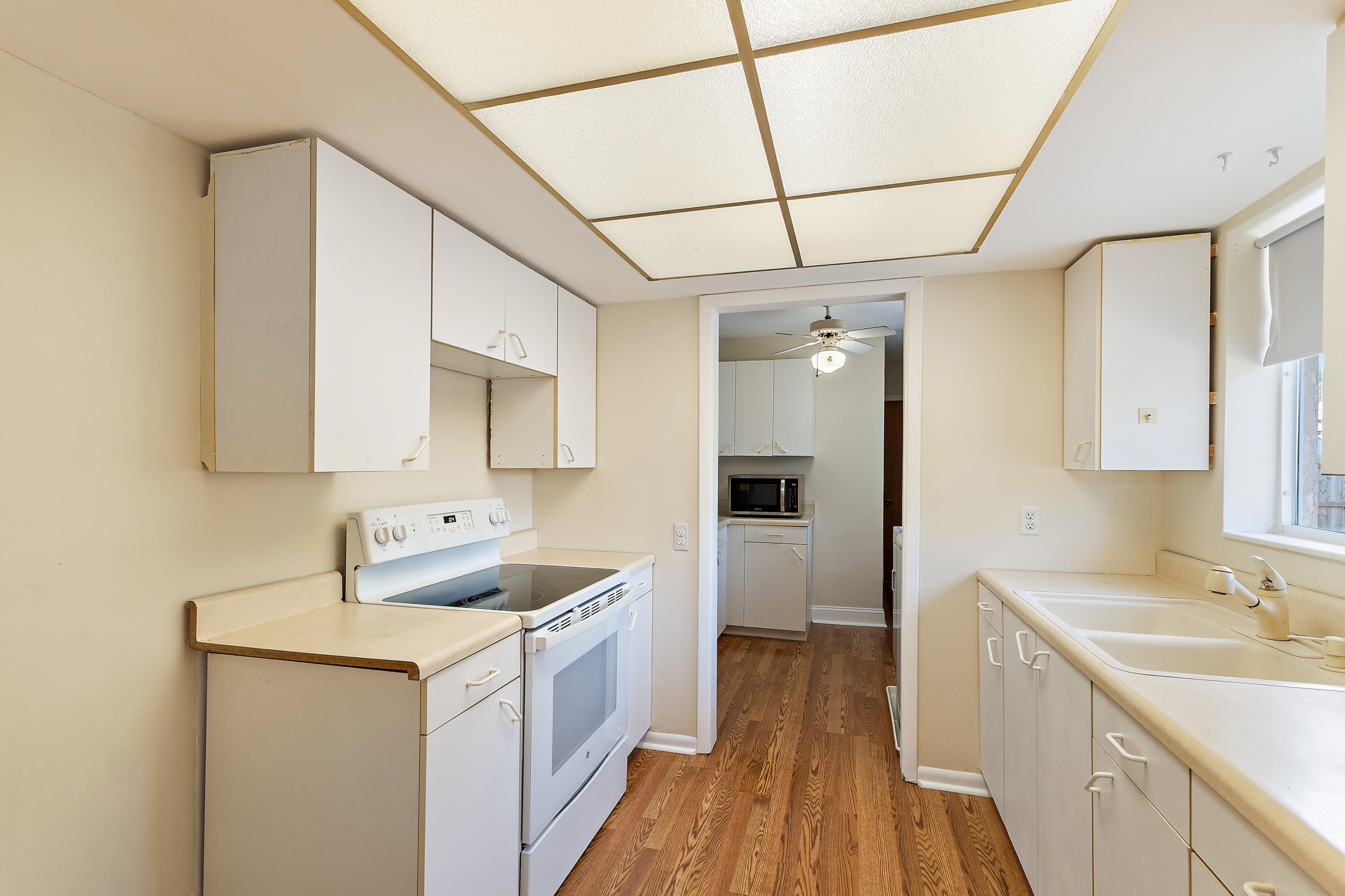 EASTVIEW MANOR - Residential