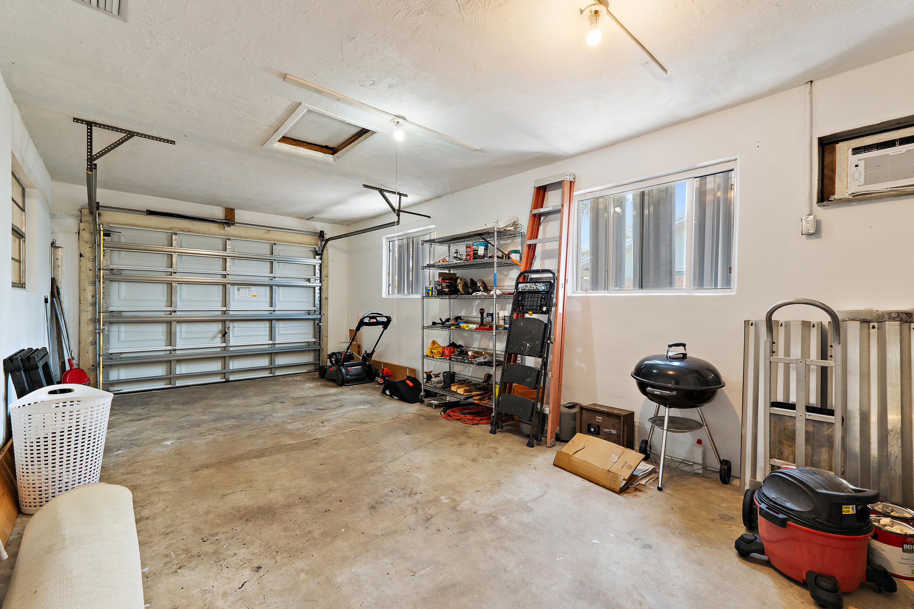 EASTVIEW MANOR - Residential